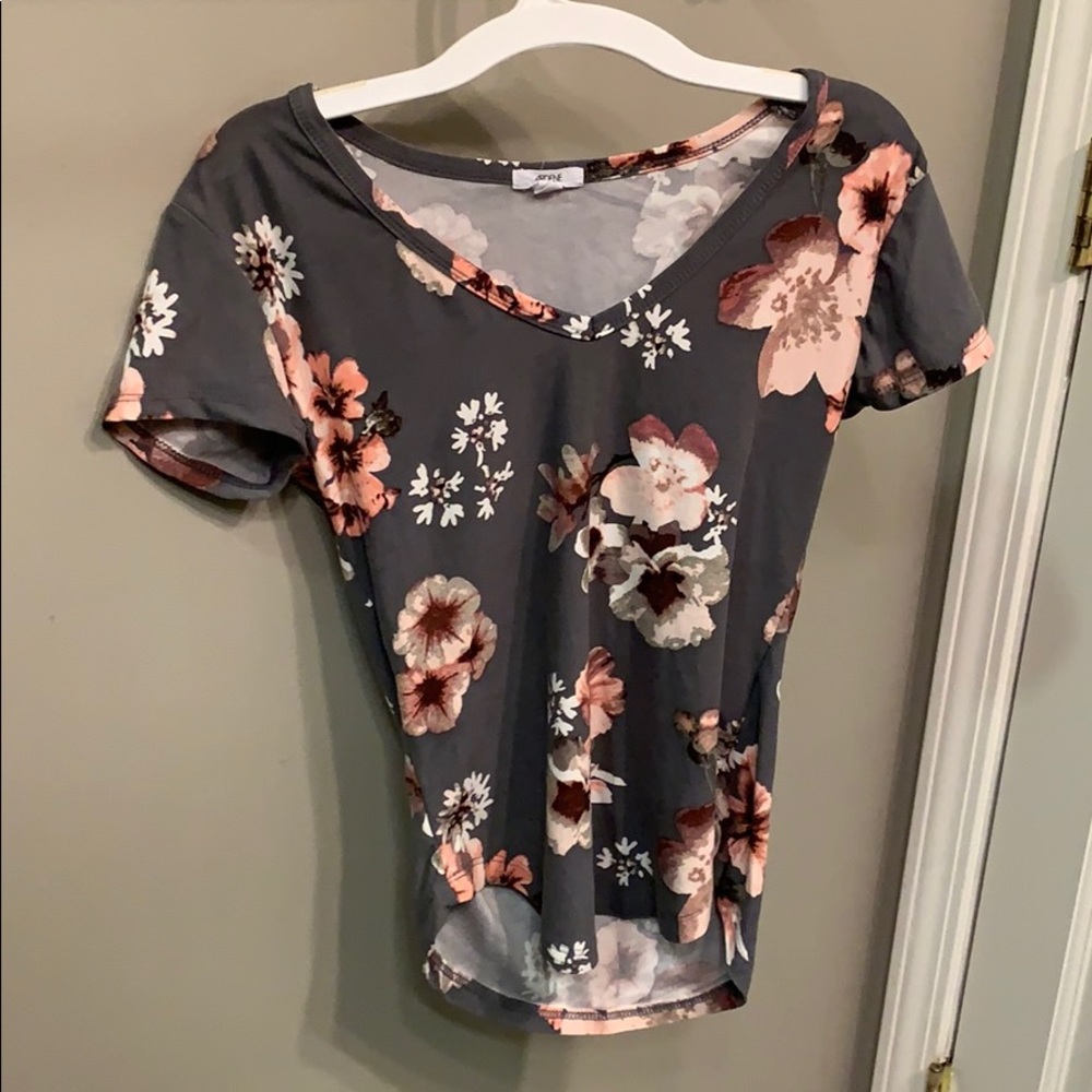 Floral Print V-Neck Tee
